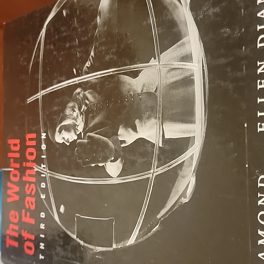BOOK THE WORLD OF FASHION